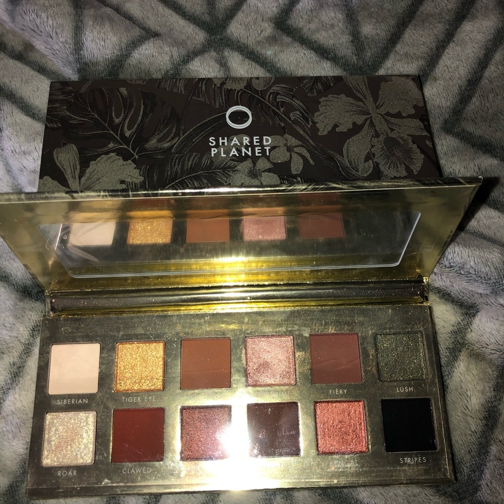 Shared planet makeup palette